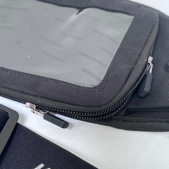 Sporteer Kinetic K1 Running Belt Phone Holder with Touchscreen - Picture 5 of 10